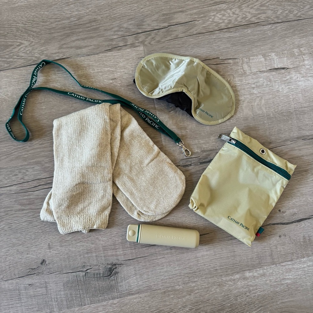 Cathay Pacific | Amenities pouch set